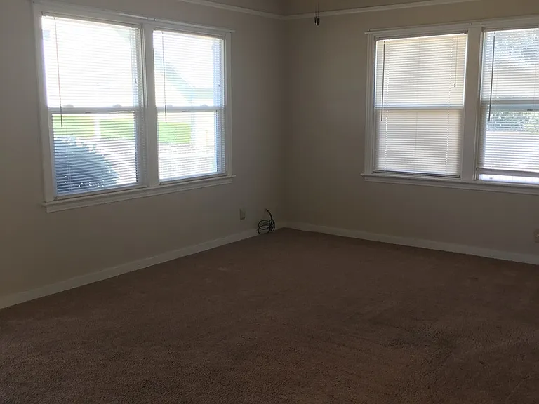 10327 Linden Ave — Photo 4
