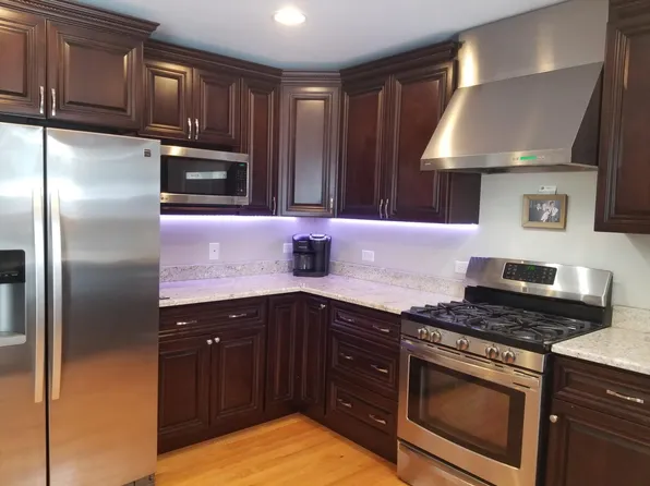 706 Heather Ln, Bartlett, IL 60103