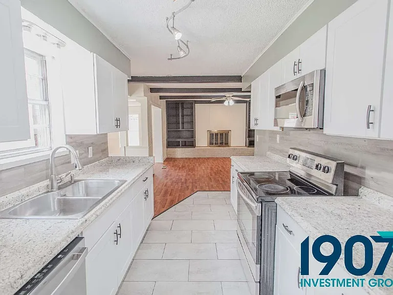 9212 S McKinley Ave — Photo 13