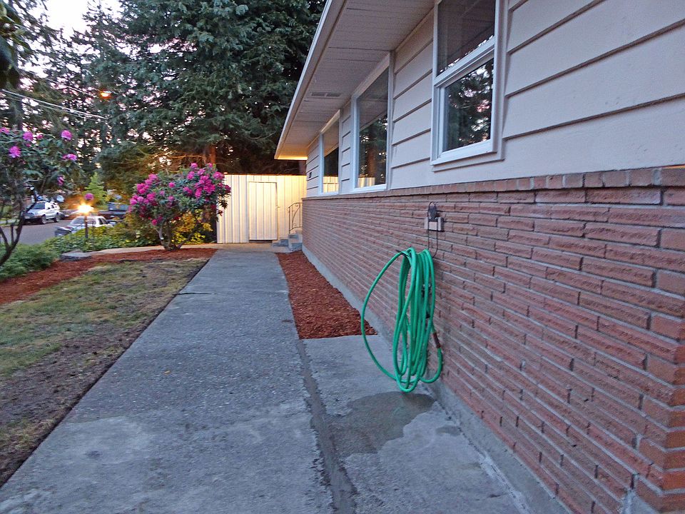 1st image of 5729 202nd St SW