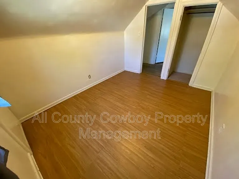 310 S 12th St — Photo 11