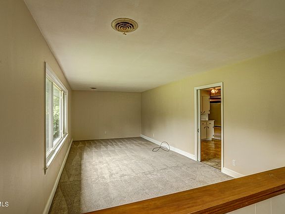 5th image of 1002 Shamrock Dr