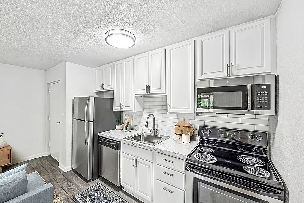 Liv at Winter Park Apartment Homes — Photo 2