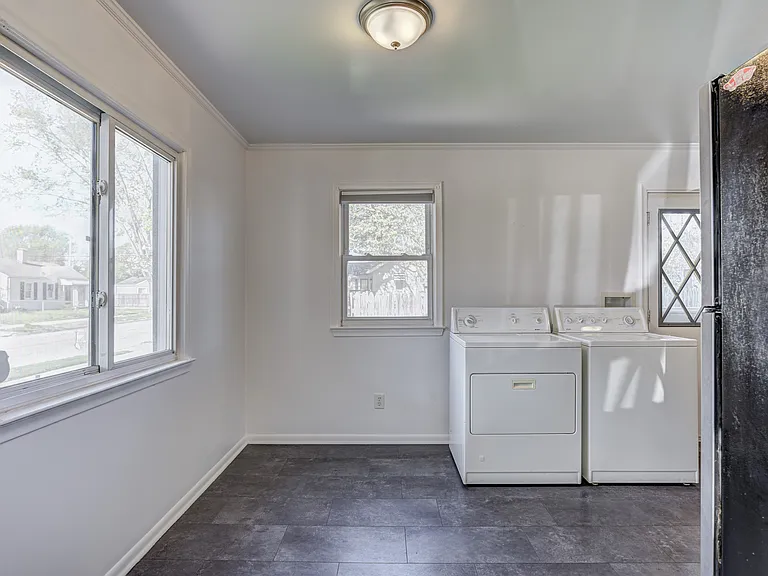 1731 E Pearl Ave — Photo 7