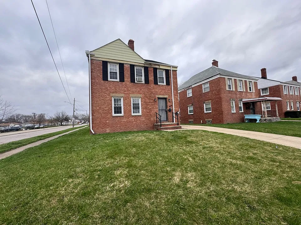 4536 W 150th St