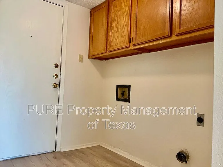 12120 Thompkins Dr #B — Photo 18