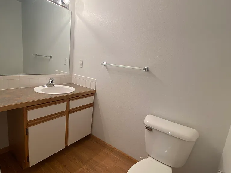 219 W Myrtle St #D — Photo 15