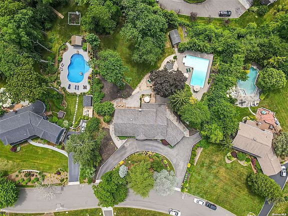 3rd image of 8 Stonywell Ct