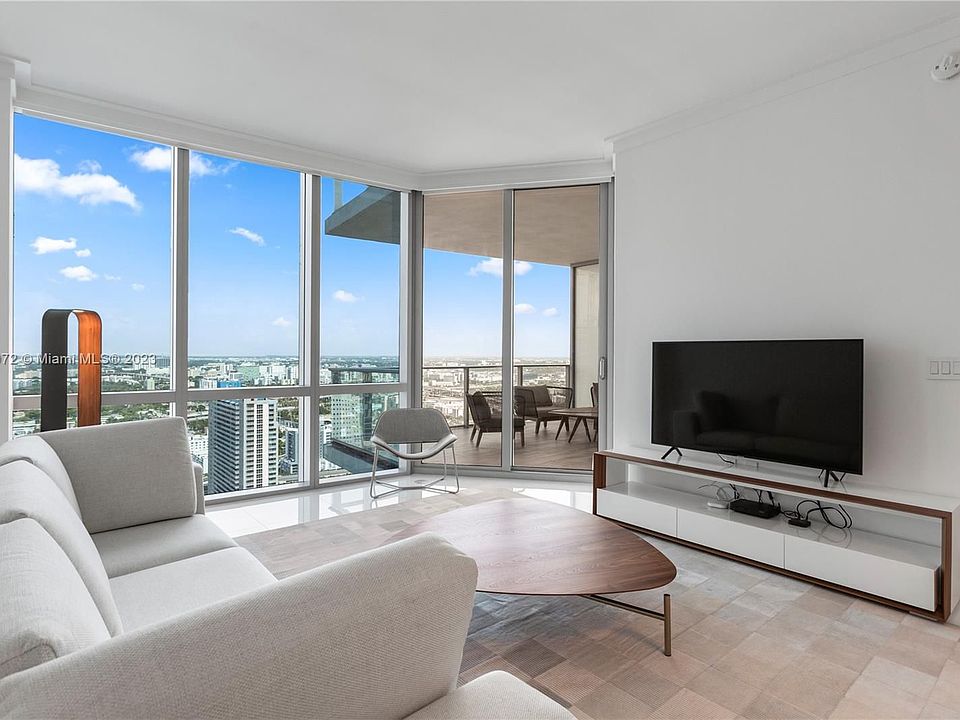 1st image of 851 NE 1st Ave #3206