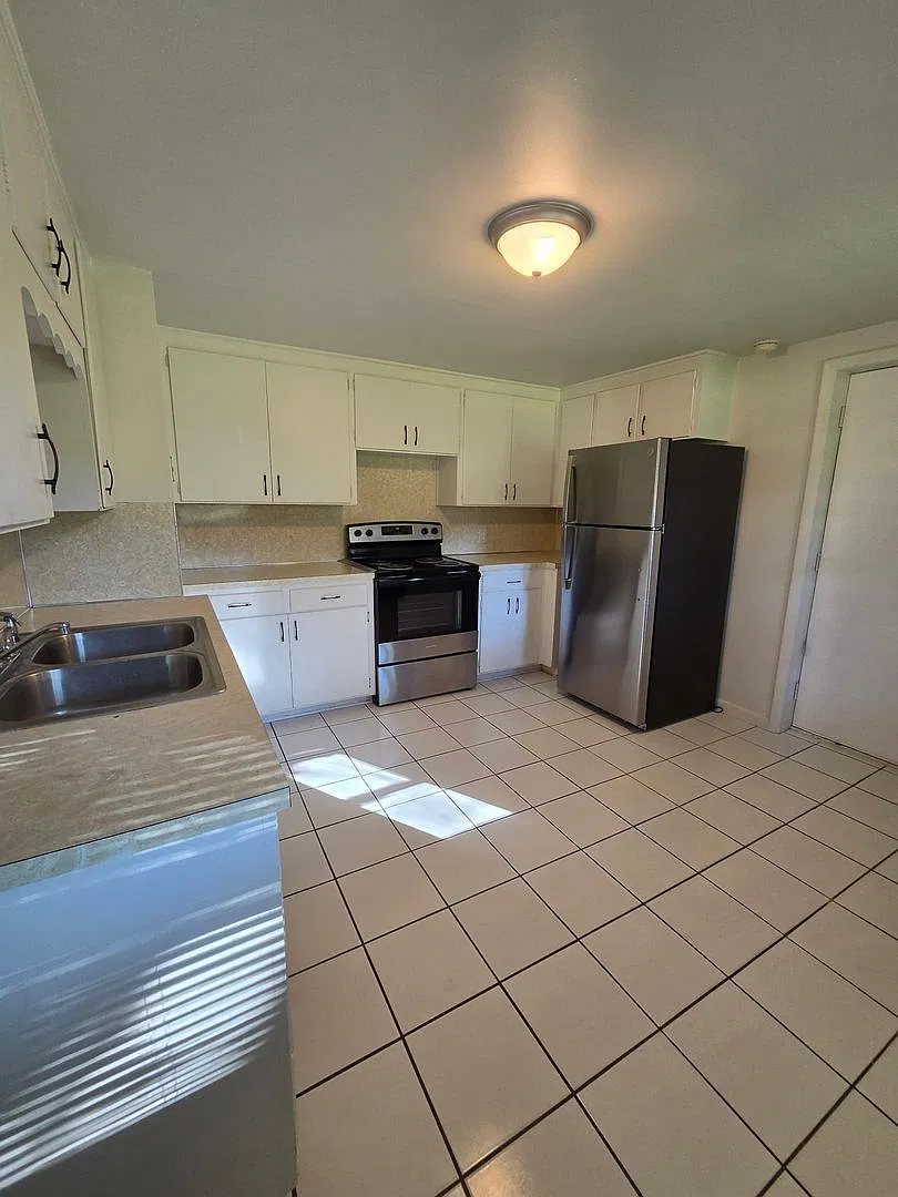 2 bed, 1.0 bath, 900 sqft, $1,150 — Photo 3