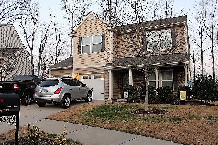 1st image of 127 Sheridan Ct