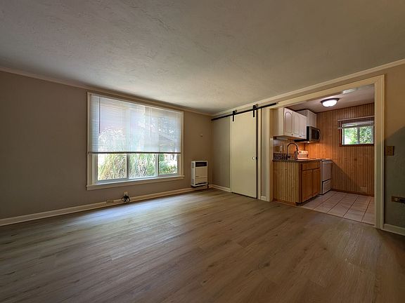 3rd image of 961 W 5th Ave #1-961W5TH