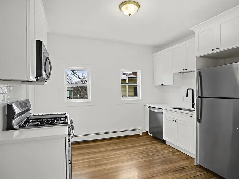 38 Woodford St #3 — Photo 10