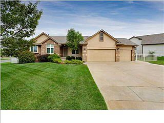 1st image of 820 N Candia Cir