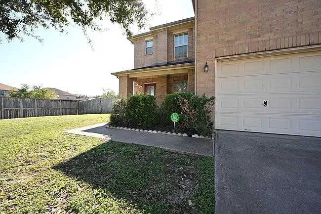 9403 Coatsworth Dr — Photo 44