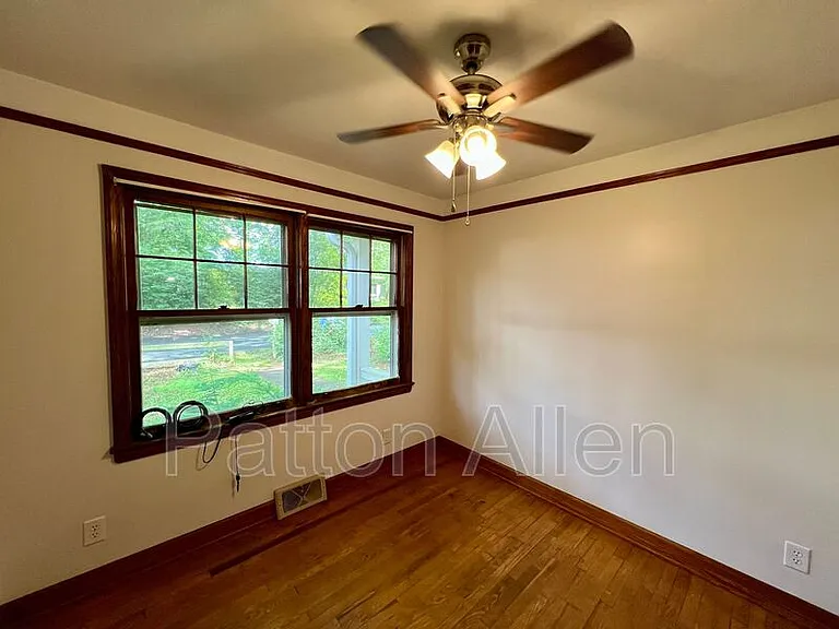 29 Evergreen Ave — Photo 11