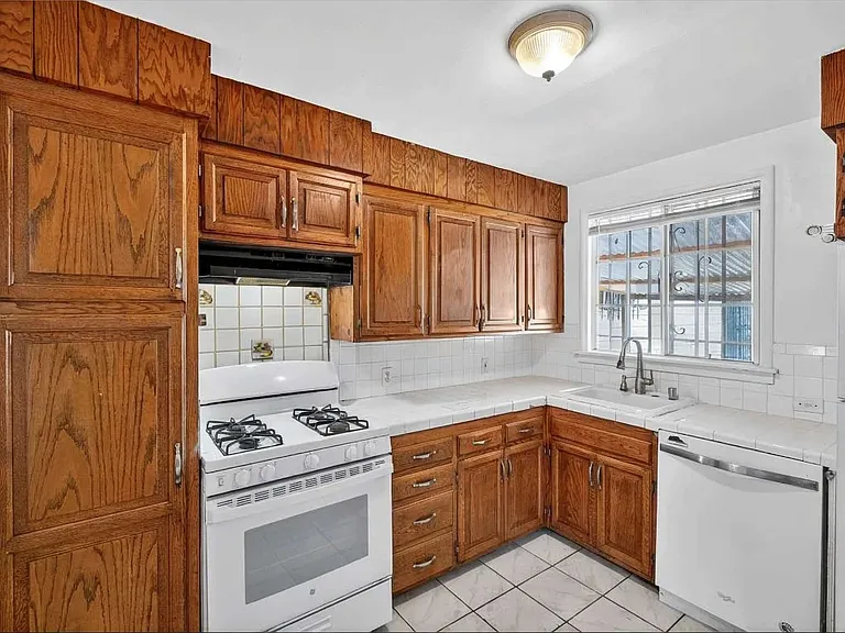 335 S 26th St — Photo 13