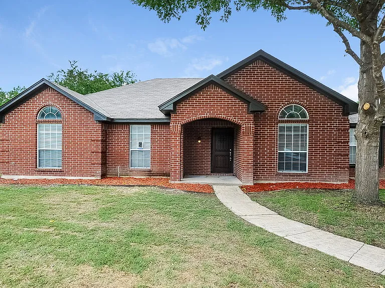 611 Inglewood Ct — Photo 1