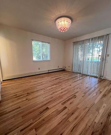 3rd image of 113 Manorhaven Blvd
