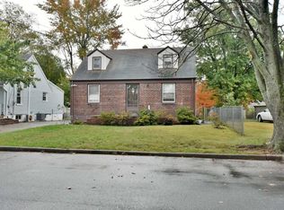 27 McAuliffe Dr, North Brunswick, NJ 08902