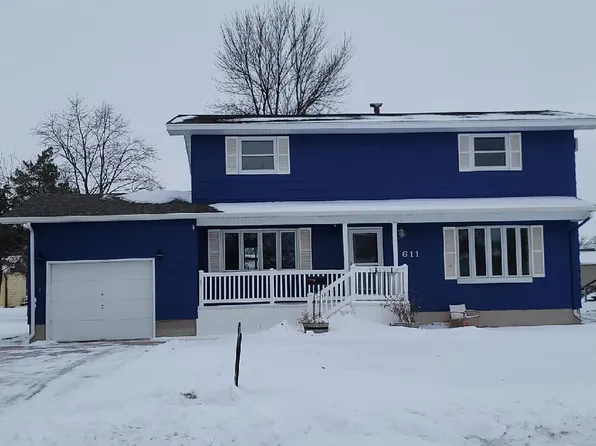 611 15th Ave N, Wahpeton, ND 58075