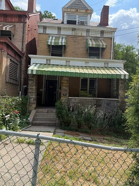 7 bed, 2492 sqft, $800 — Photo 2