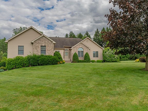 2nd image of 3120 Ravenwood Ct