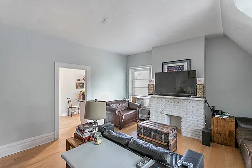 5916 Howe St in Shadyside Photo 1