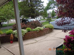 45 Four Leaf Rd, Levittown, PA 19056