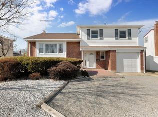 2599 Phyllis Dr, Bellmore, NY 11710