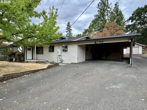 774 NE Clover Ave, Roseburg, OR 97470