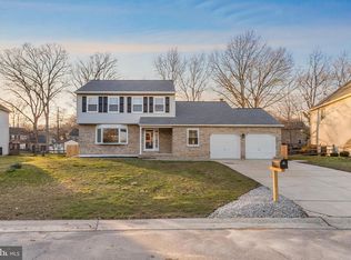 210 W Silver Fox Rd, Newark, DE 19702