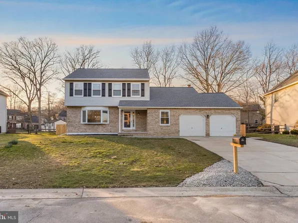 210 W Silver Fox Rd, Newark, DE 19702