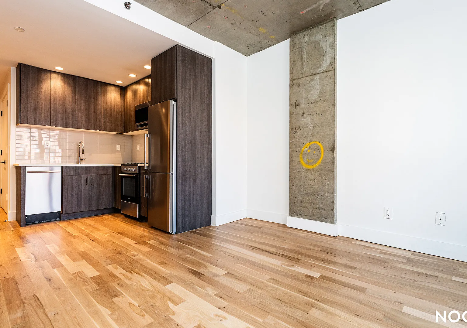 824 East New York Avenue — Photo 2