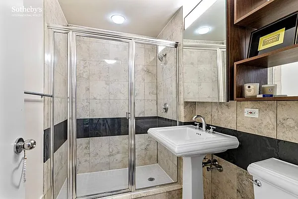 Rented by Sotheby's International Realty | media 41