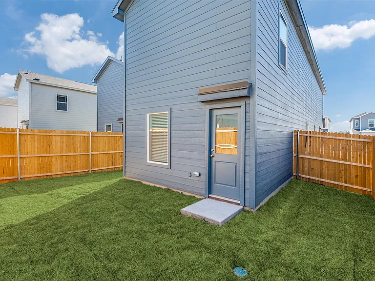 910 Blue Heron Dr — Photo 12