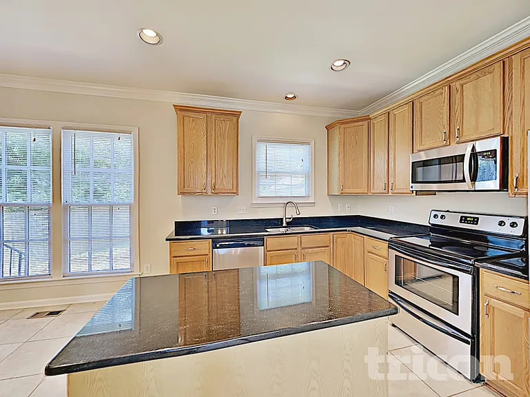 1267 Buckingham Cir — Photo 7