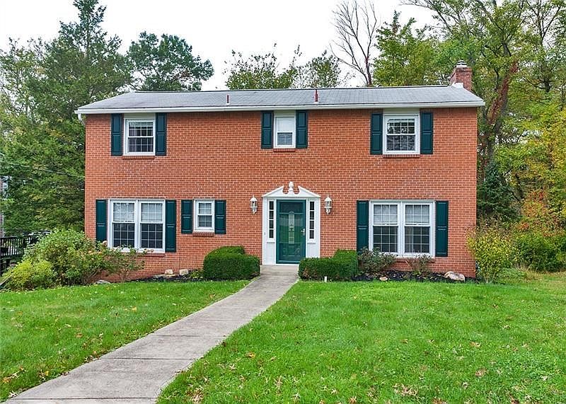 This beautiful brick home is located in the heart of Murrysville and in the Franklin Regional School District.
