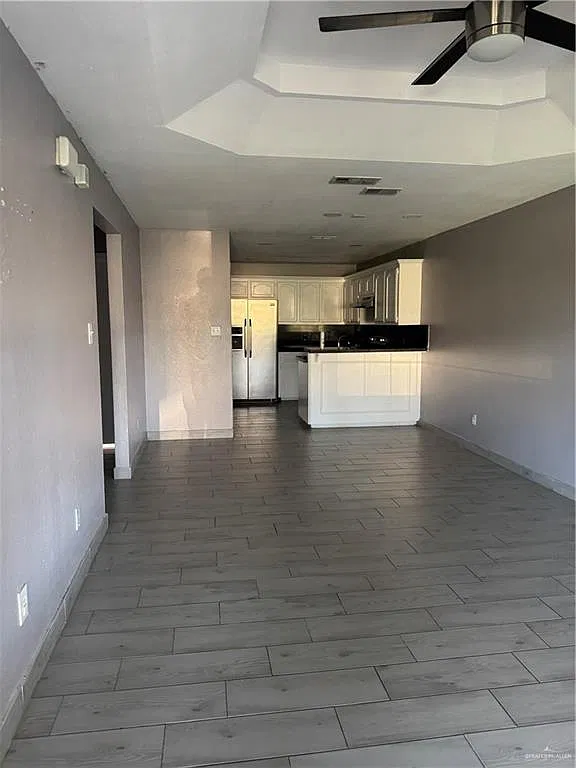 2 bed, 1.0 bath, 838 sqft, $800 — Photo 2