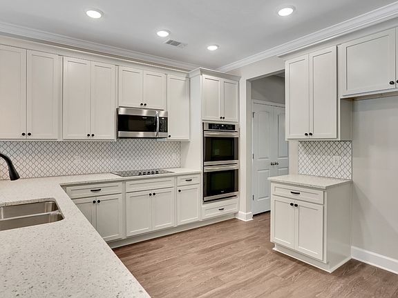 Kingston - Gourmet Kitchen with Breakfast Bar Ernest Homes