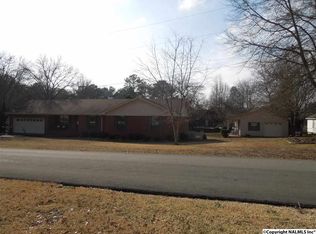 1017 Crestwood Dr, Albertville, AL 35950