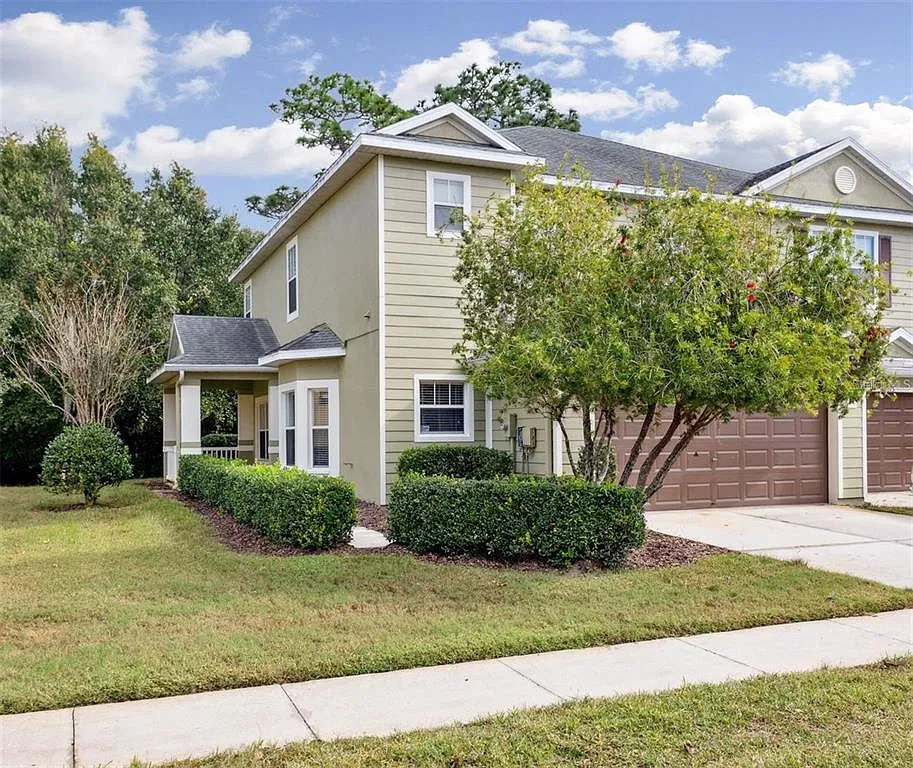 3 bed, 2.5 bath, 2086 sqft, $2,425 — Photo 2