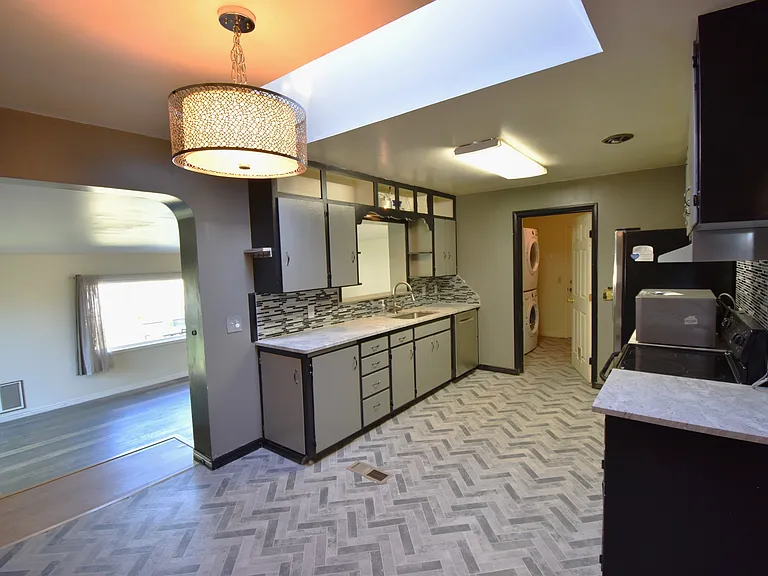 336 W Washington St — Photo 19