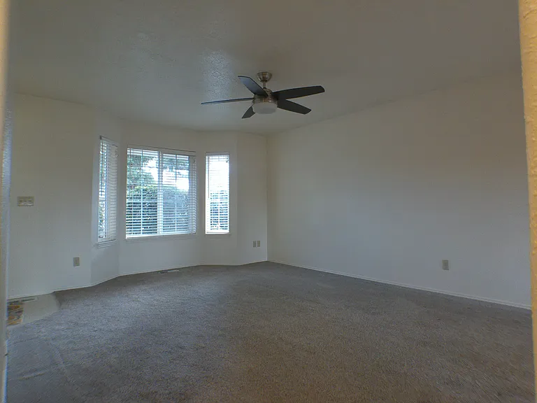 775 17th St NE — Photo 5