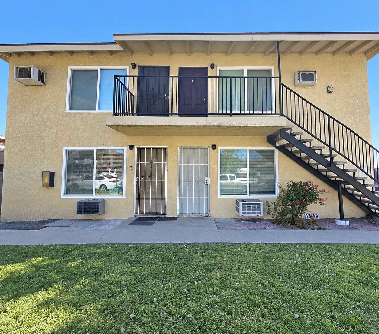 2 bed, 1000 sqft, $2,100 — Photo 1