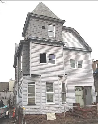 Sold by Remax Edge | media 1