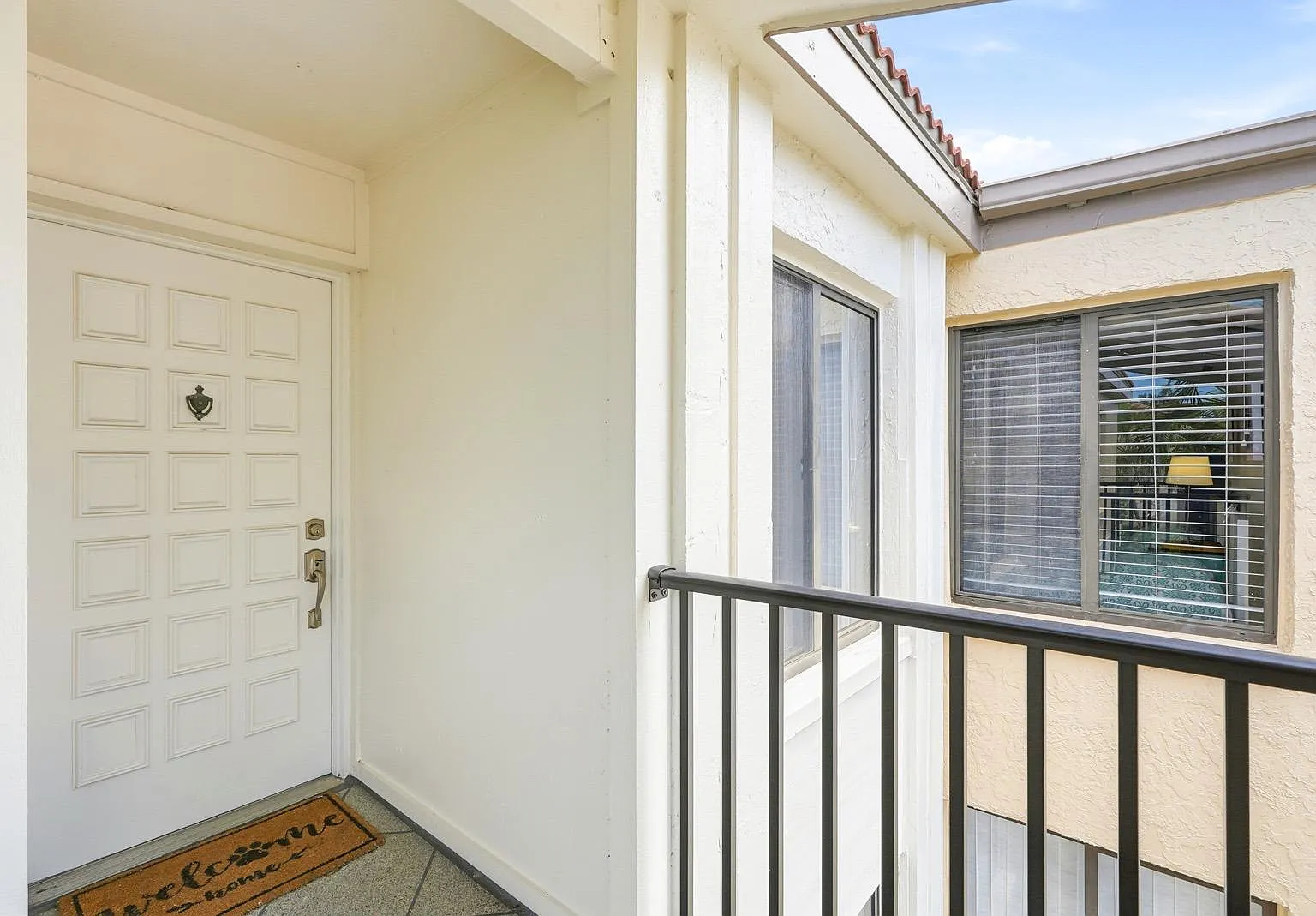 2 bed, 915 sqft, $2,600 — Photo 3