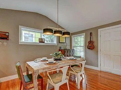 1502 Newton St — Photo 3