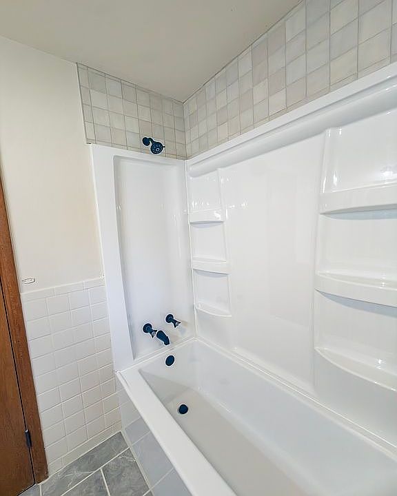 1st image of 4631 S Lakehill Ave