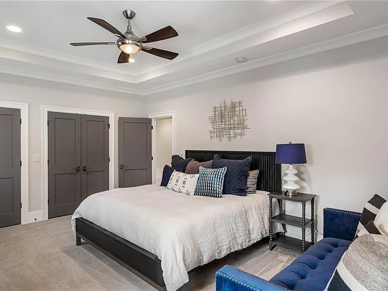 5265 Peachtree Dunwoody Rd — Photo 41